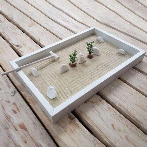 Mini zen bašta u beloj boji sa prirodnim peskom i kamenjem - Slika 1