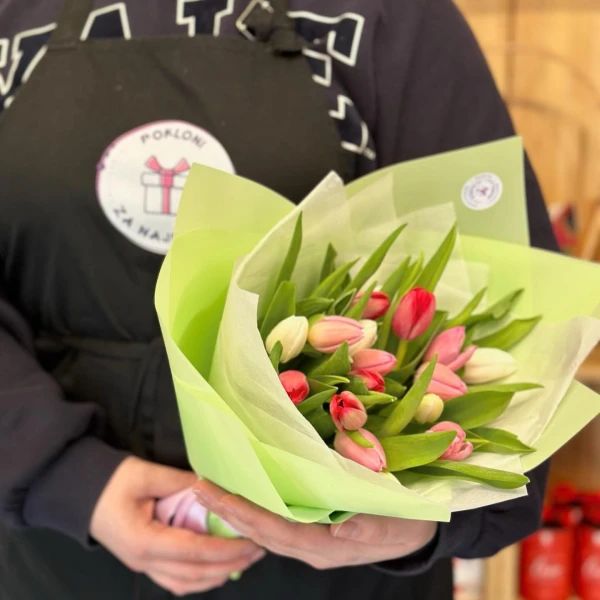 Buket 19 lala u ukrasnom papiru - Slika 1