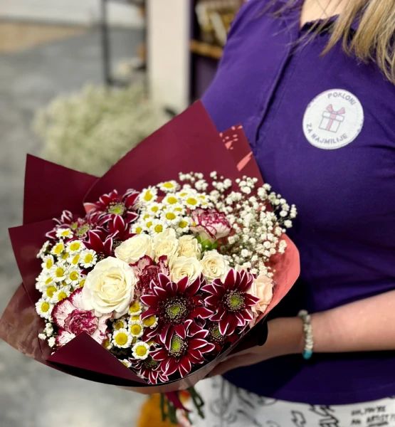 Buket Valentina od ruža, ljiljana i gipsofile - Slika 1