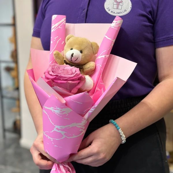 Buket Ruža sa igračkom u elegantnom roze papiru - Slika 1