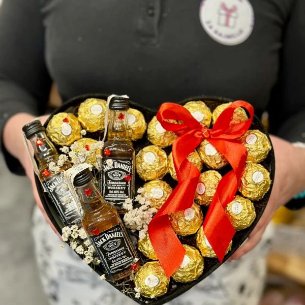Slatko srce u kutiji sa Jack Daniels viskijem i Ferrero Rocher - Slika 1