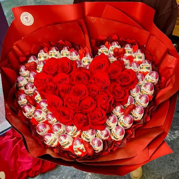 Kraljevsko slatko srce 51 kinder+21 ruža - Slika 1